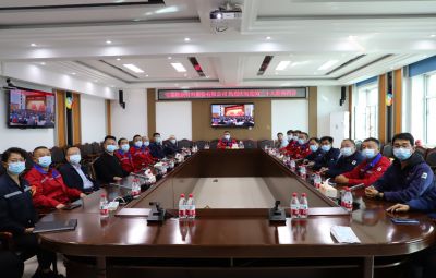 太阳成集团tyc组织收听收看党的二十大开幕会盛况