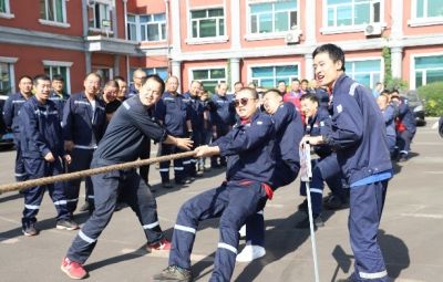 太阳成集团tyc举办2023“薪火相传 再创辉煌”职工拔河比赛
