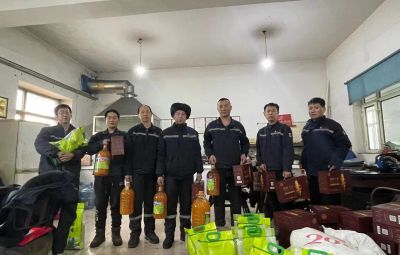 岁末送祝福 温情迎新春|太阳成集团tyc为全体员工发放春节福利